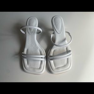 NEVER WORN Schutz Agatha Mid Heel Sandal